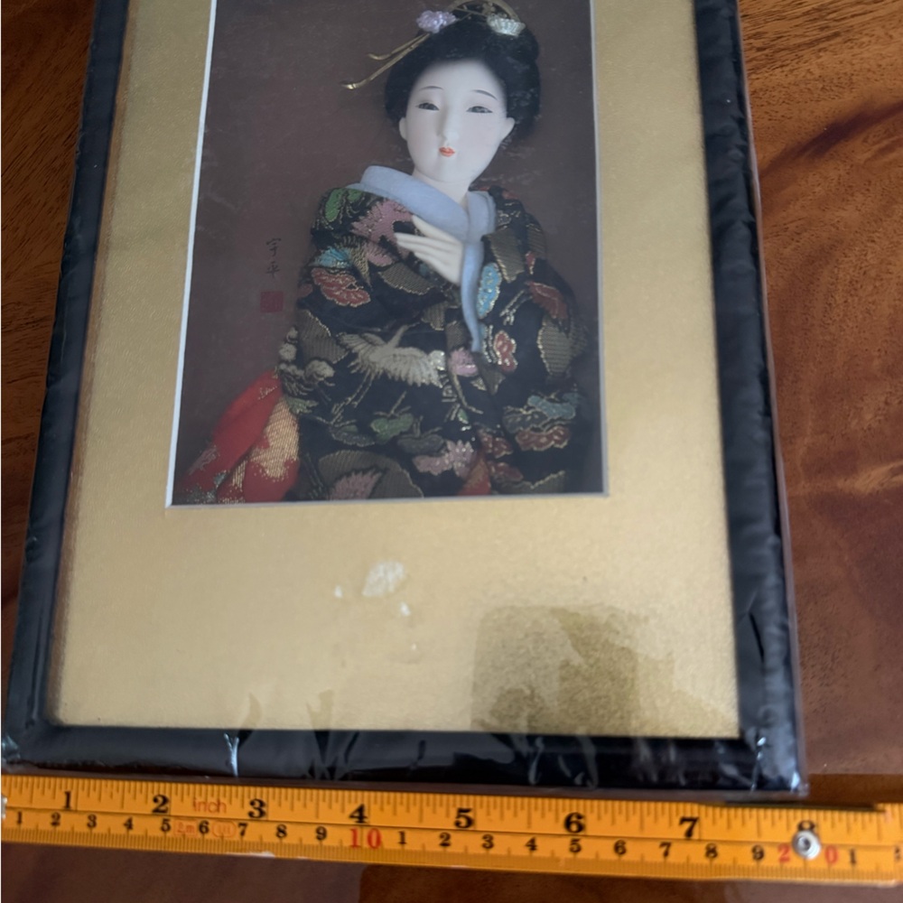Framed Geisha Art with Gold Background vintage but never used- revived as gift - Picture 4 of 9